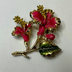 Vintage Unsigned Rare 1940’s Coro Pink Enamel Rhinestone Hibiscus Flower Brooch
